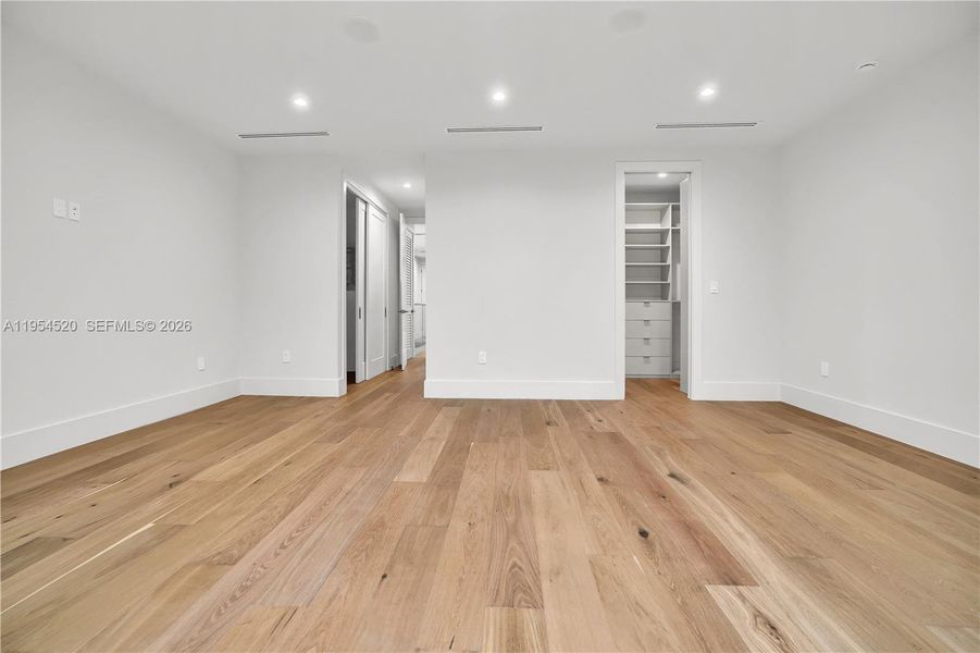 Spacious, unfurnished interior of a new home in , Miami (Image 24).