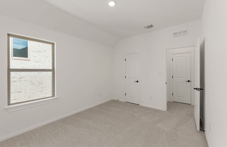 Spacious, unfurnished interior of a new home in Crescent Bluff, Georgetown (Image 24).