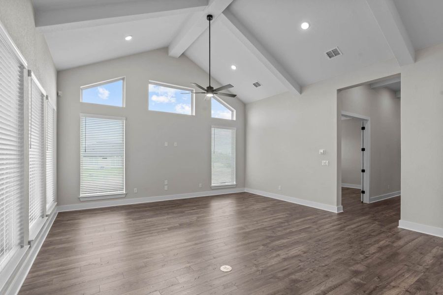 Spacious, unfurnished interior of a new home in Sienna Lakes, San Antonio (Image 28).