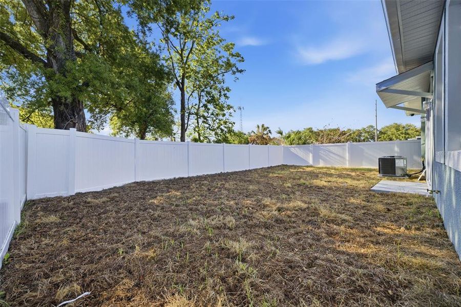 Exterior details and patio area of a home in , Tampa (Image 4).