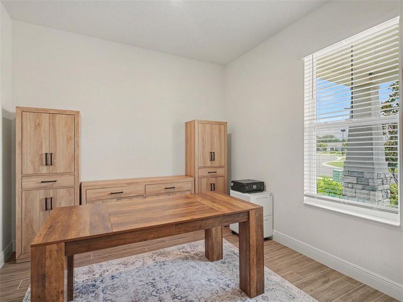 Furnished interior view inside a new home in Seaire, Parrish (Image 28).