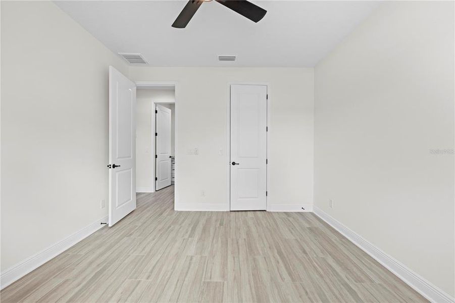 Spacious, unfurnished interior of a new home in , Weeki Wachee (Image 39).