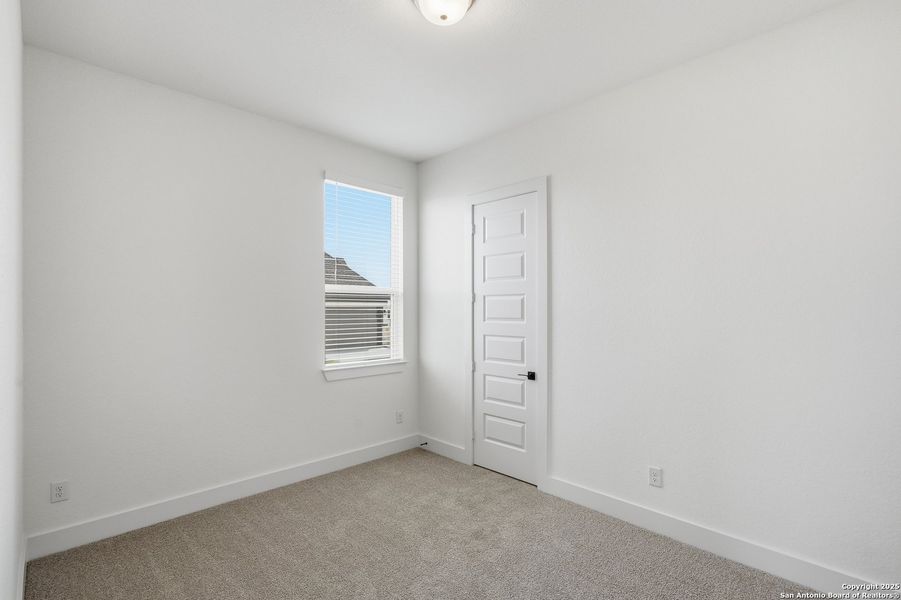 Spacious, unfurnished interior of a new home in Sienna Lakes, San Antonio (Image 47). Spacious, unfurnished interior of a new home in Sienna Lakes, San Antonio (Image 47).