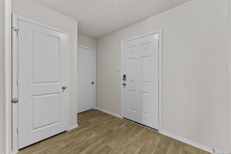 Spacious, unfurnished interior of a new home in Swenson Heights, Seguin (Image 30).