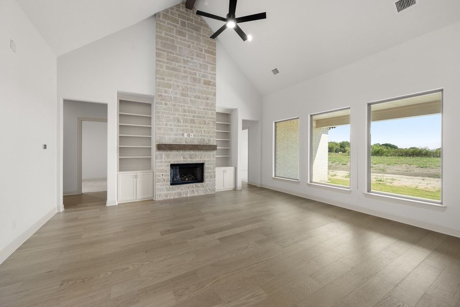 Spacious, unfurnished interior of a new home in Levante - 1 Acre Lots, Waxahachie (Image 24).