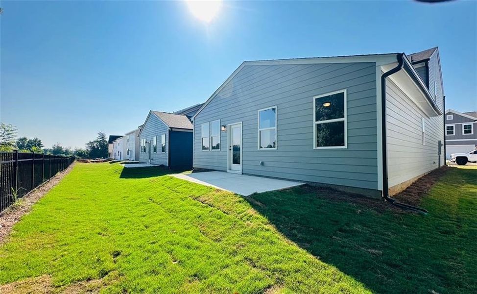 Exterior details and patio area of a home in Annsbury Park, Lilburn (Image 3).