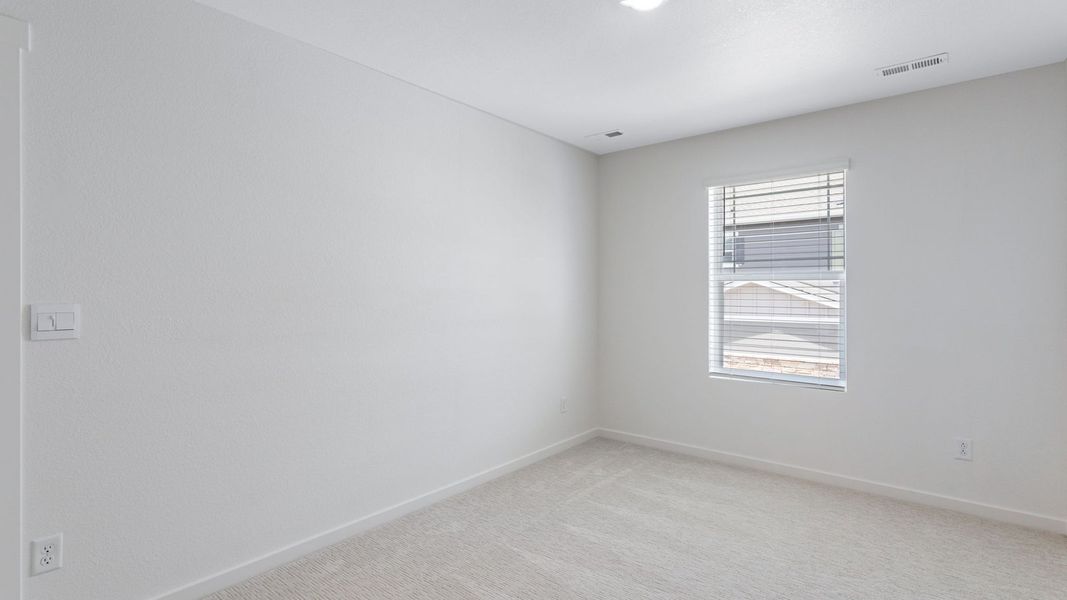 Spacious, unfurnished interior of a new home in Horizon Uptown, Aurora (Image 14).