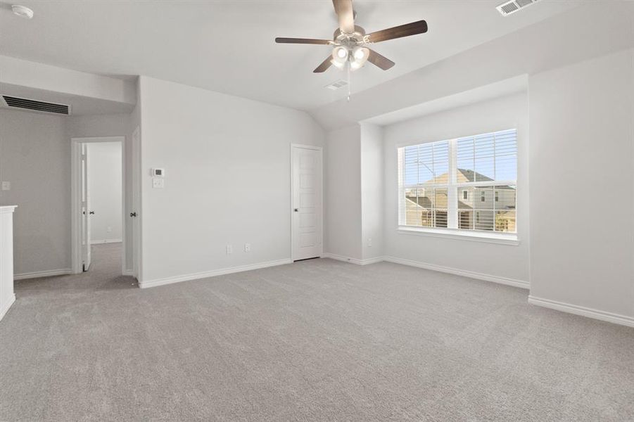 Spacious, unfurnished interior of a new home in Retreat at Fossil Creek, Fort Worth (Image 19).