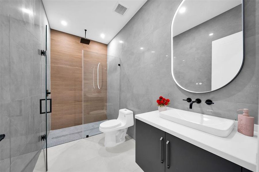 Furnished interior view inside a new home in , Cape Coral (Image 36).