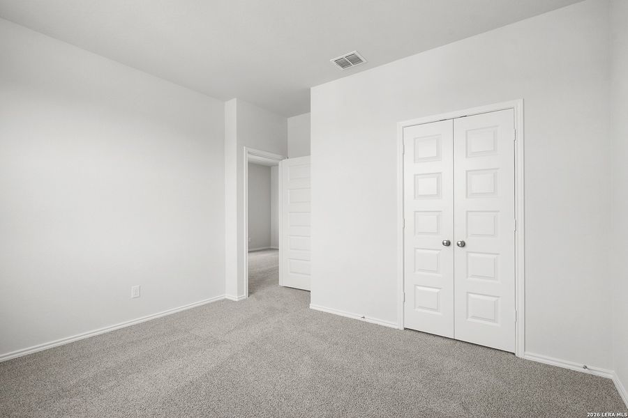 Spacious, unfurnished interior of a new home in Blue Ridge Ranch, San Antonio (Image 27).
