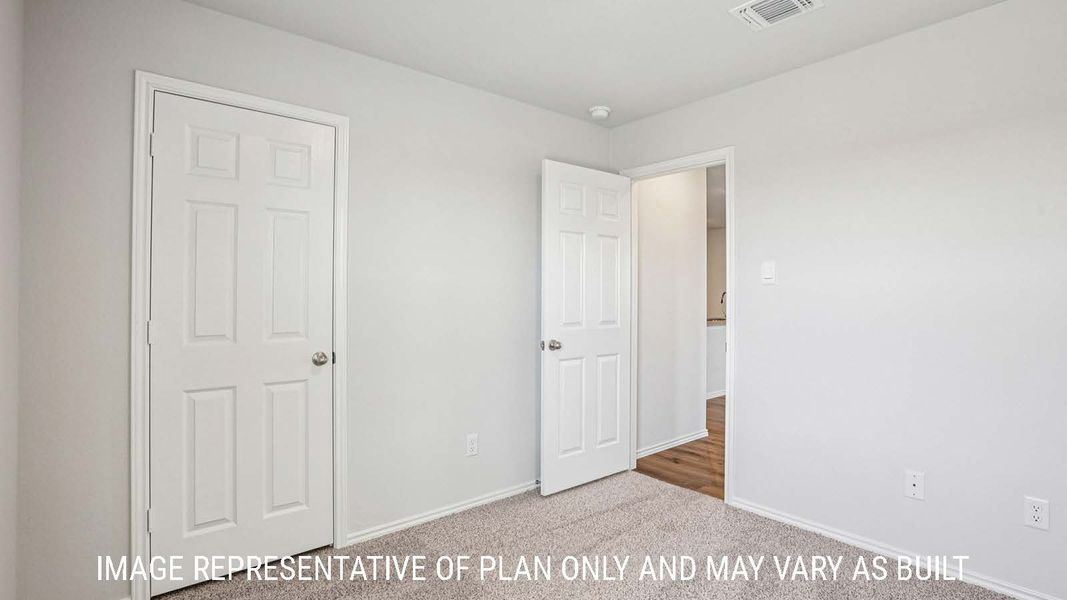 Representative unfurnished interior of a home built from the Estero by D.R. Horton in The Villages at Schwertner Ranch, Jarrell (Image 25).