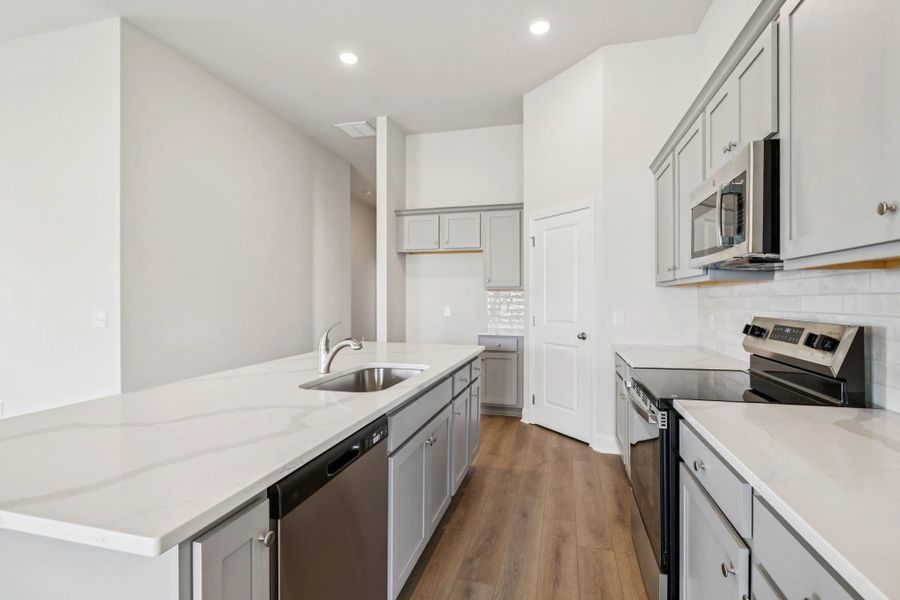 Furnished interior view inside a new home in Cades Bluff, Lebanon (Image 7).