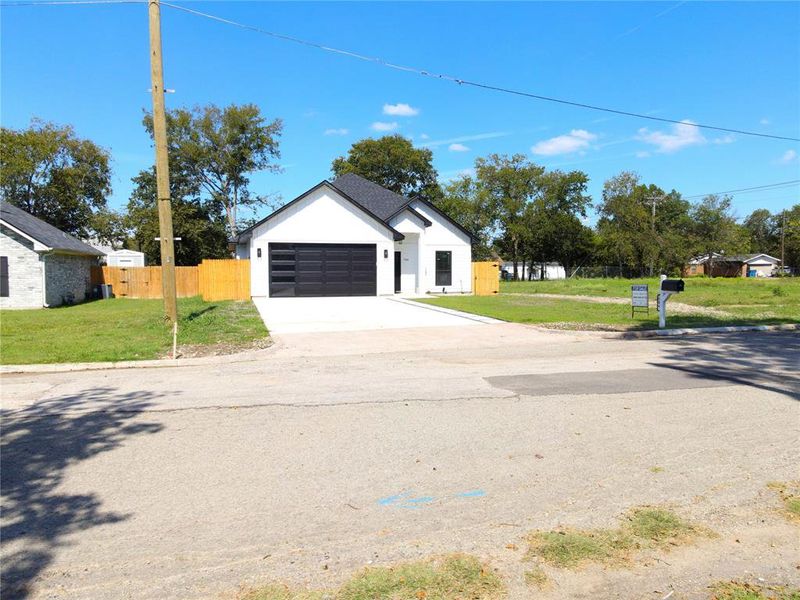 Front exterior of a new home in , Corsicana, TX, highlighting curb appeal (Image 1). Front exterior of a new home in , Corsicana, TX, highlighting curb appeal (Image 1).