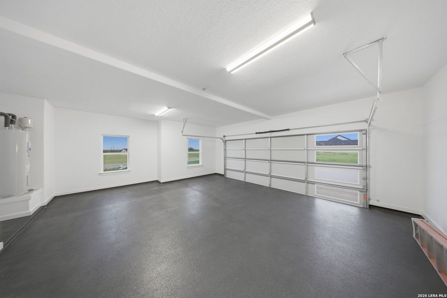 Spacious, unfurnished interior of a new home in , Floresville (Image 23).