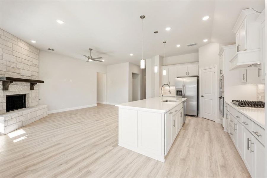 Furnished interior view inside a new home in Terracina, Rockwall (Image 8).