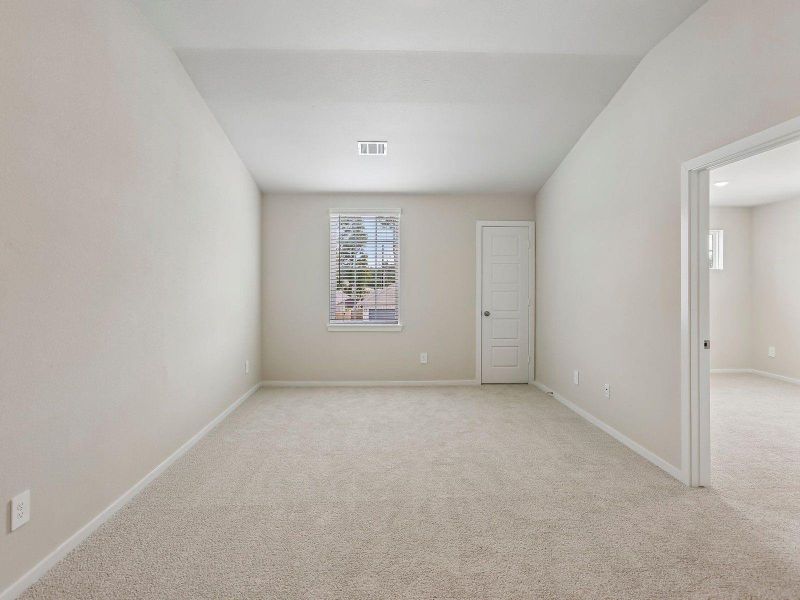 Spacious, unfurnished interior of a new home in Heights of Barbers Hill, Baytown (Image 35).
