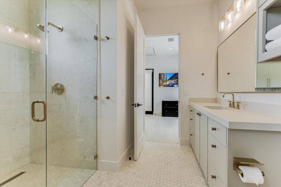 Furnished interior view inside a new home in , Horseshoe Bay (Image 31).