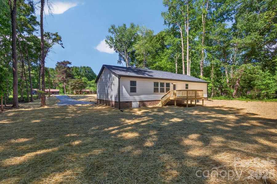 Exterior details and patio area of a home in , Randleman (Image 32).