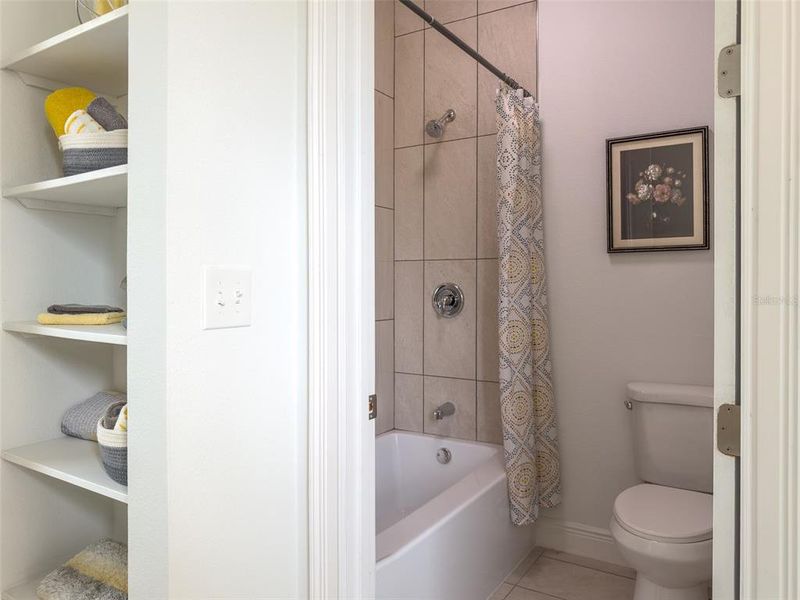 Furnished interior view inside a new home in , Leesburg (Image 10).