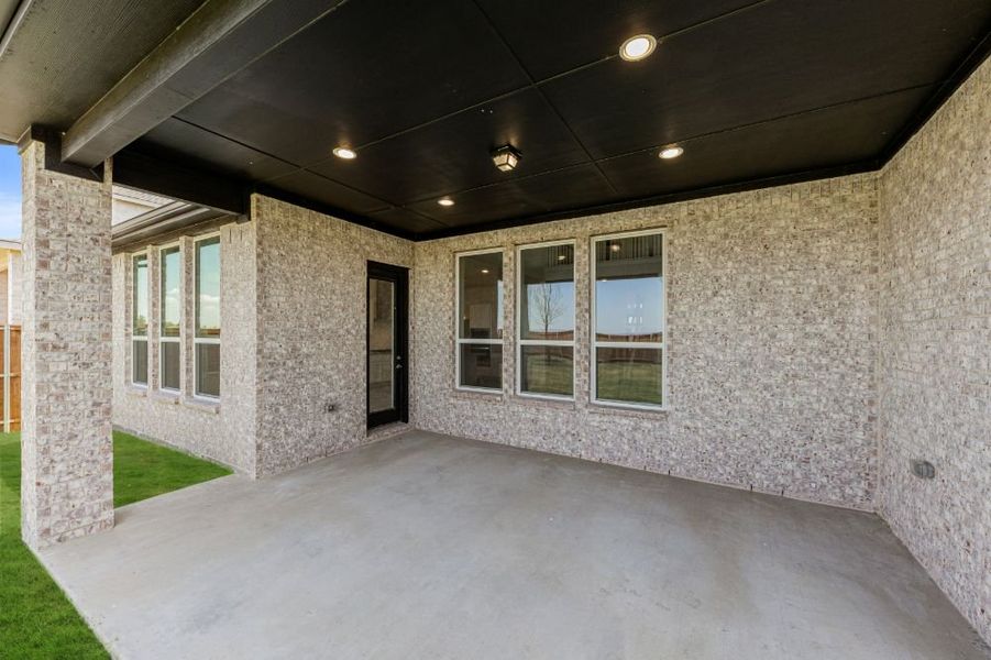 Representative exterior details of a home built from the Grayson by UnionMain Homes in Cambridge Crossing, Celina (Image 4).