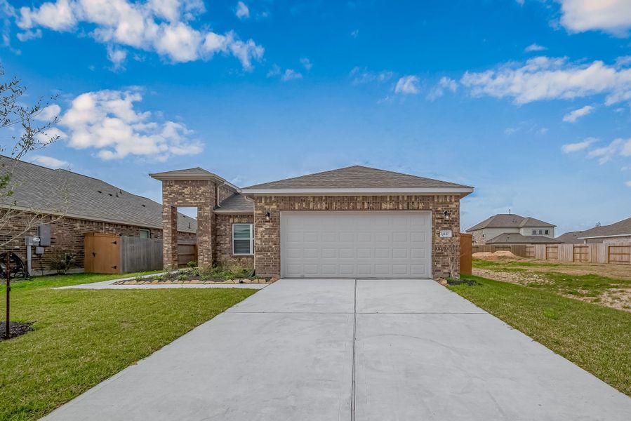 Front exterior of a new home in Lago Mar, Texas City, TX, highlighting curb appeal (Image 1).