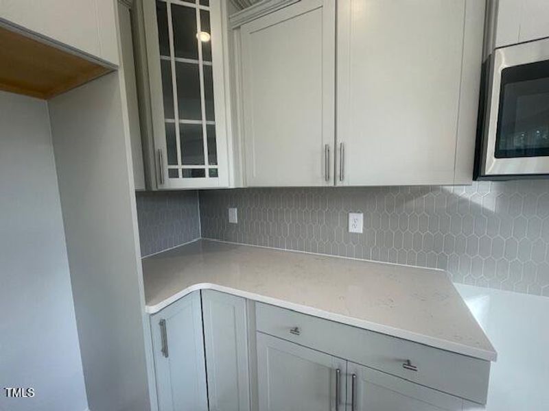 Upgraded Cabinets and Backsplash Upgraded Cabinets and Backsplash