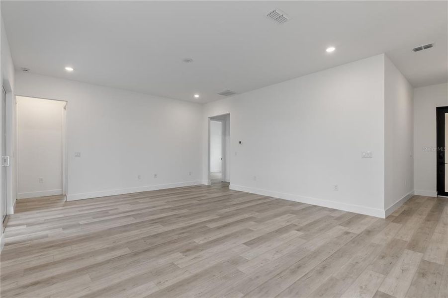 Spacious, unfurnished interior of a new home in , Port Charlotte (Image 20).