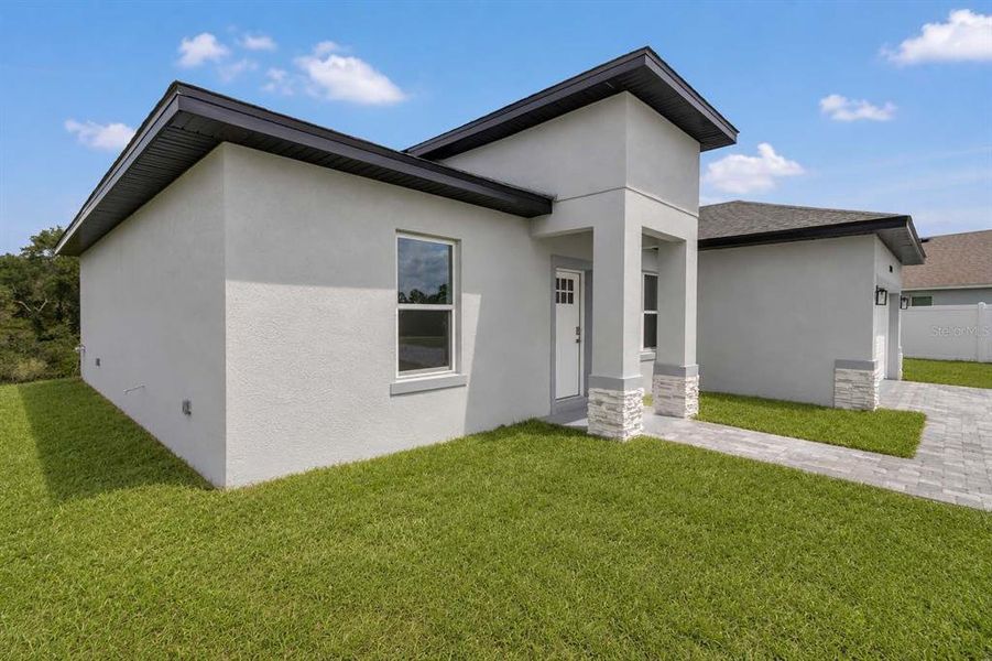 Exterior details and patio area of a home in , Ocala (Image 31).