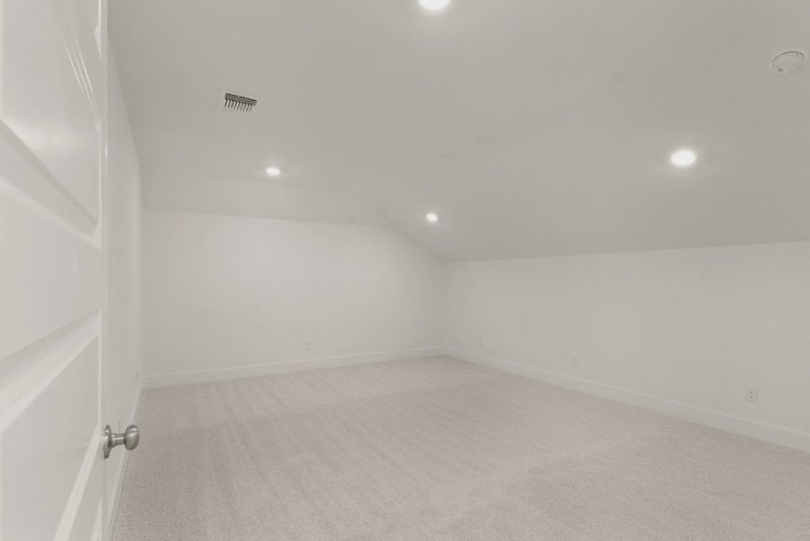 Spacious, unfurnished interior of a new home in Highland Village, Georgetown (Image 14).