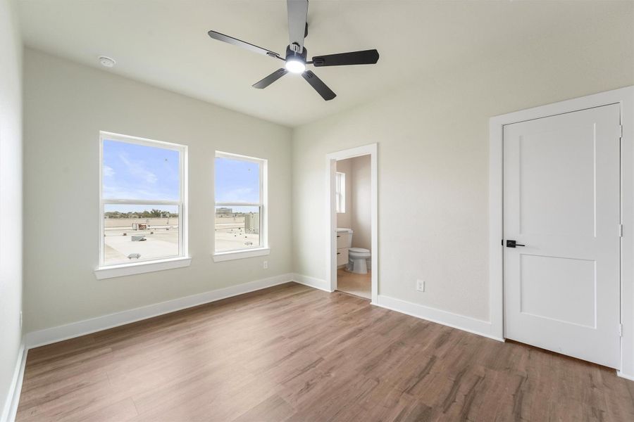 Spacious, unfurnished interior of a new home in , Houston (Image 18).
