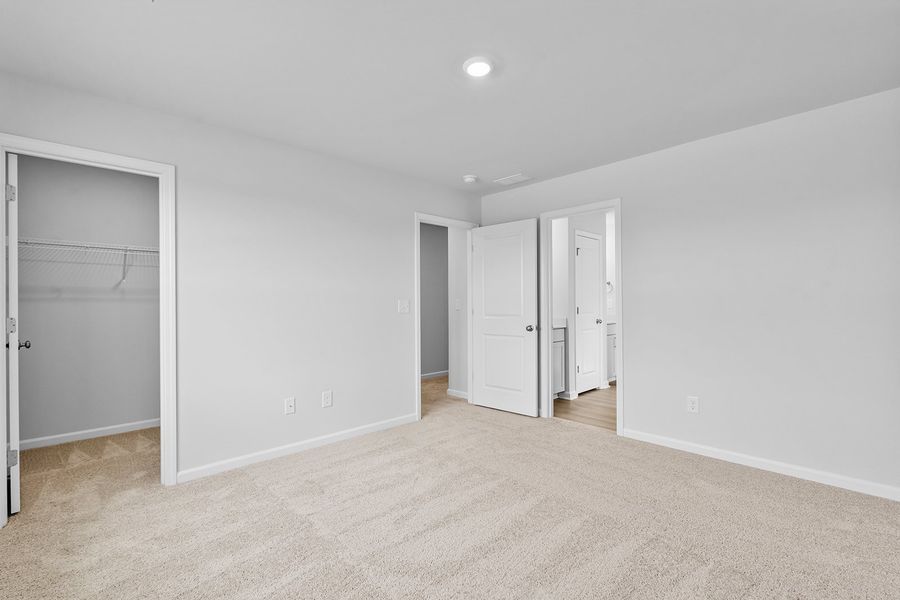 Spacious, unfurnished interior of a new home in Fieldstone, Lexington (Image 50).