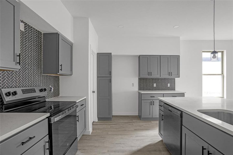 Furnished interior view inside a new home in , Terrell (Image 7).