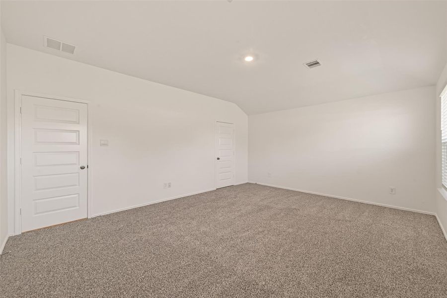 Spacious, unfurnished interior of a new home in Windstone on the Prairie, Richmond (Image 47).