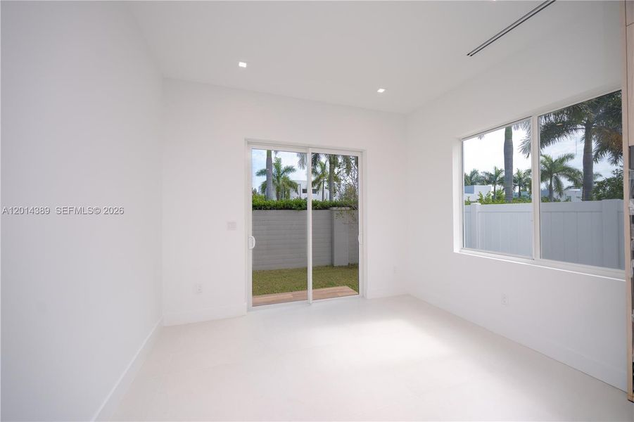 Spacious, unfurnished interior of a new home in , Doral (Image 69).