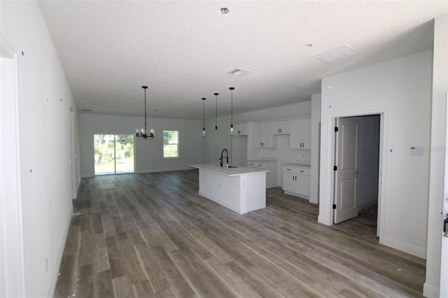 Spacious, unfurnished interior of a new home in , Citrus Springs (Image 30).