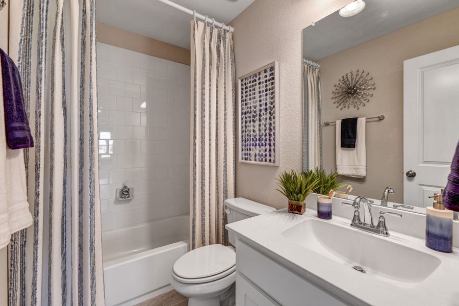 Plan 1525 Secondary Bathroom Representative Image