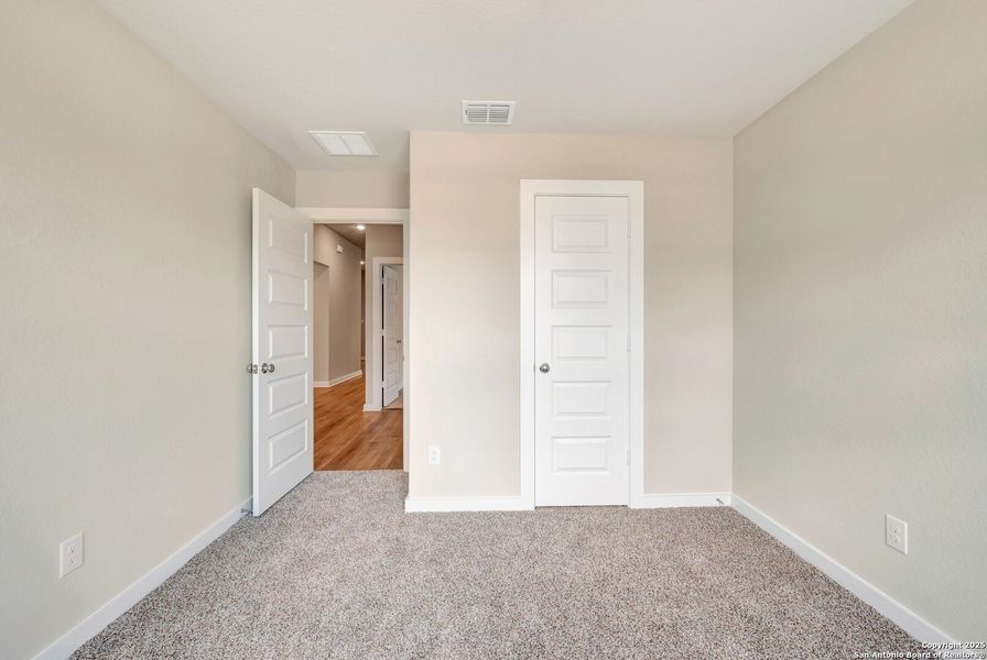 Spacious, unfurnished interior of a new home in Mesquite Ridge, San Antonio (Image 23). Spacious, unfurnished interior of a new home in Mesquite Ridge, San Antonio (Image 23).