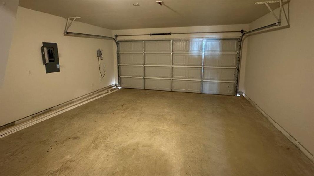 Spacious, unfurnished interior of a new home in Creeks at Burnett Trail, Canton (Image 11).