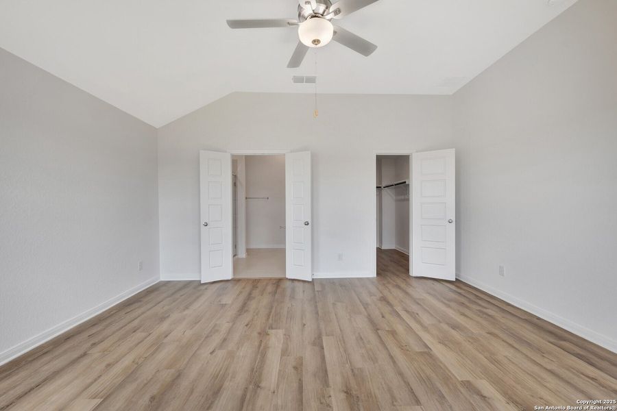 Spacious, unfurnished interior of a new home in Greenspoint Heights, Seguin (Image 24).