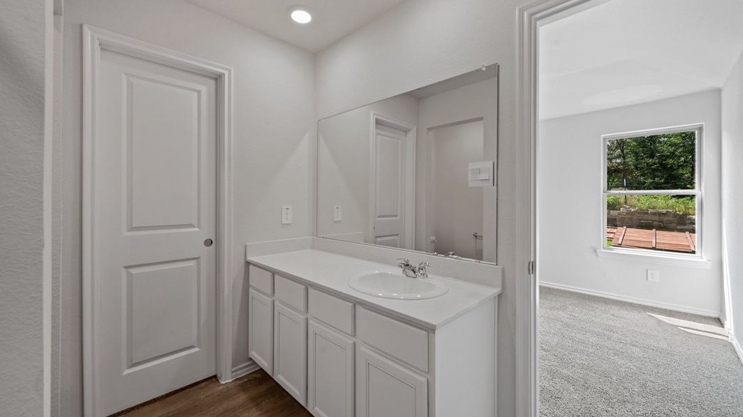 Furnished interior view inside a new home in Blaire Lake, Tyler (Image 13).