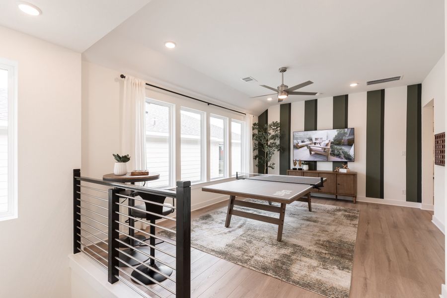 Representative furnished interior of a home built from the Fulbright by Tri Pointe Homes in Sienna 60’, Missouri City (Image 36).