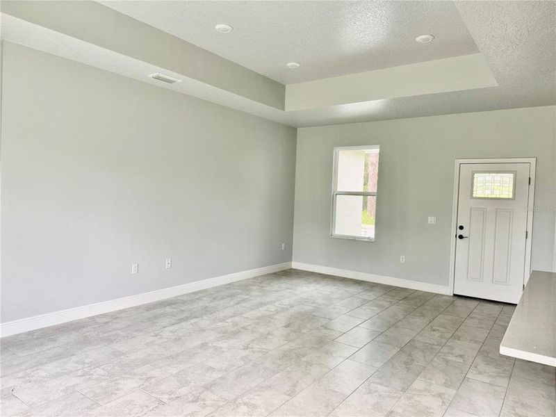 Spacious, unfurnished interior of a new home in , Deland (Image 15).