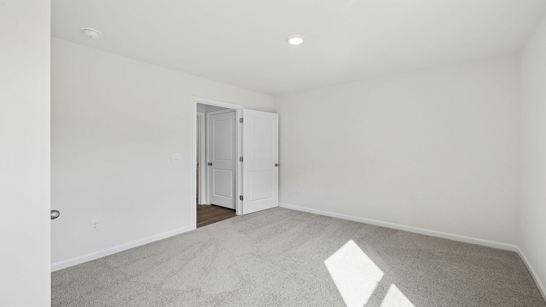 Spacious, unfurnished interior of a new home in Cloverdale Hills, Piedmont (Image 19).