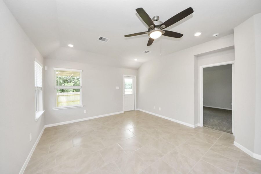 Spacious, unfurnished interior of a new home in Montgomery Ridge: Landmark Collection, Montgomery (Image 33).