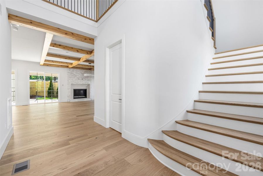 Foyer.