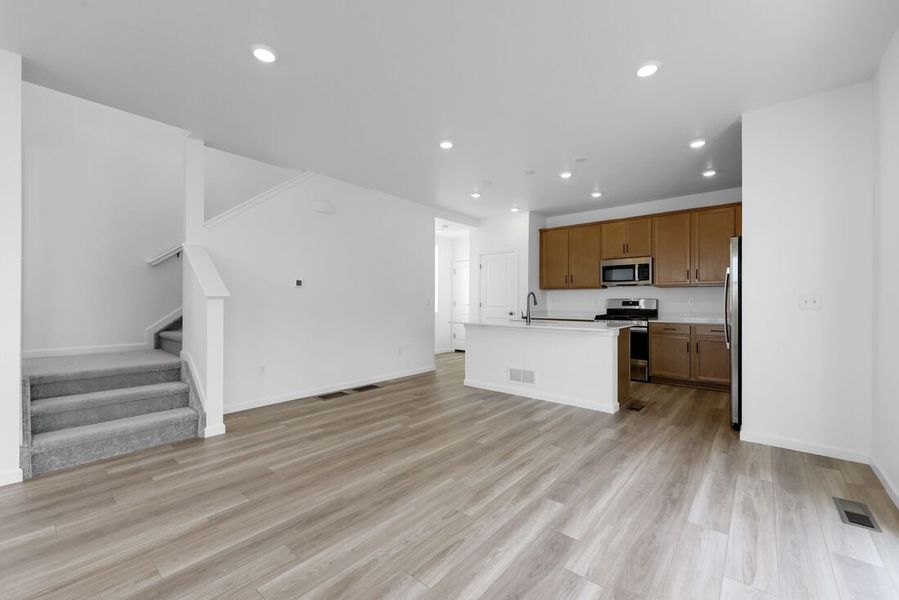 Spacious, unfurnished interior of a new home in Farmlore, Brighton (Image 11).