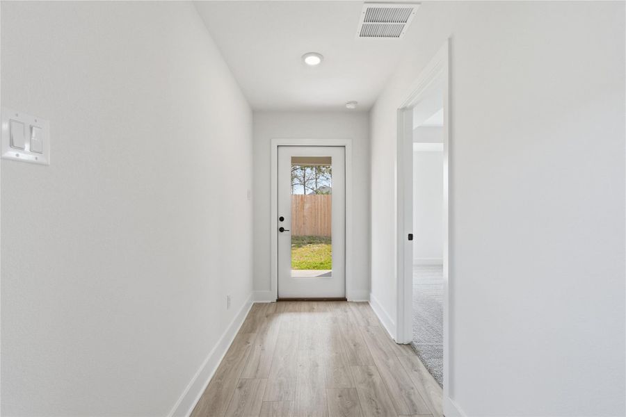 Spacious, unfurnished interior of a new home in Grand Oaks Reserve, Cleveland (Image 17).