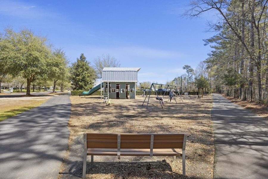 Community amenities in , Summerville (Image 49).