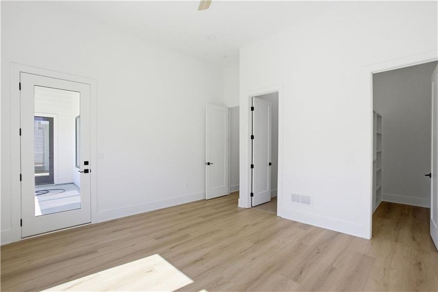 Spacious, unfurnished interior of a new home in , Duluth (Image 27).