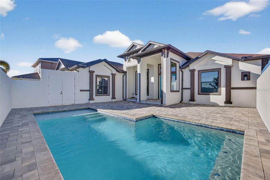 Exterior details and patio area of a home in , Port Charlotte (Image 3).